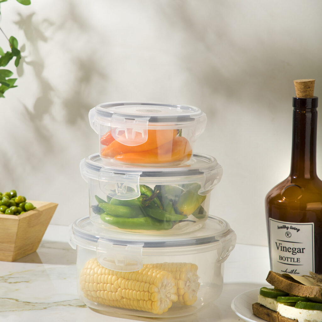 چرا ظروف فریزری بو می‌گیرند؟ نگاهی علمی به دلیل بو و لک در ظروف نگهدارنده